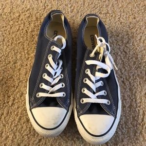 navy blue low top converse, size 9 in women’s.